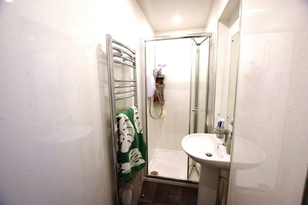 EN-SUITE.JPG