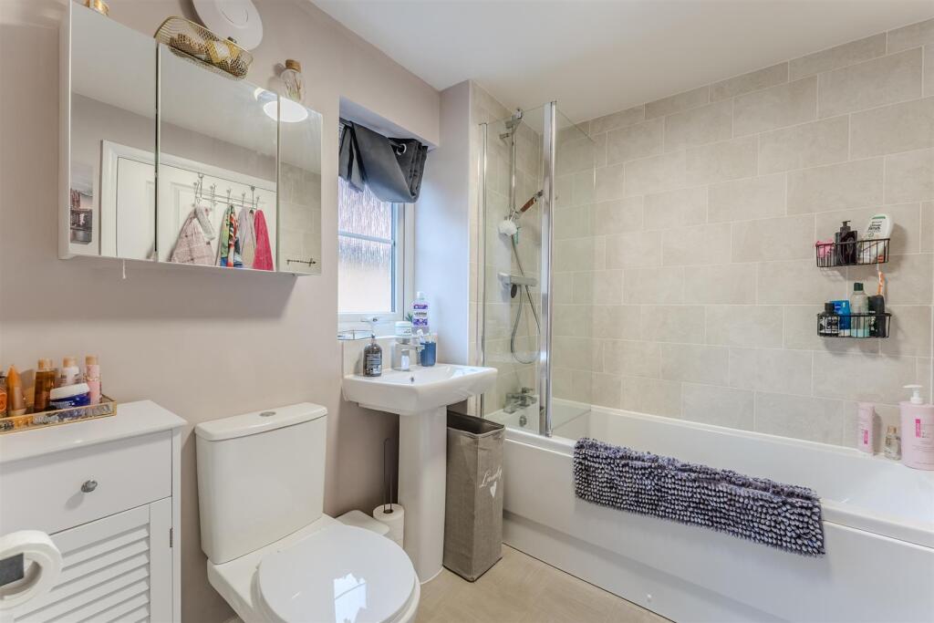 Jack'n'Jill Bathroom
