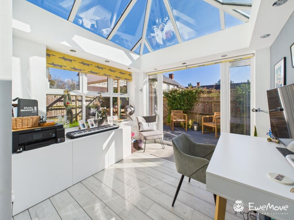 CAM02877G0-PR0064-STILL014