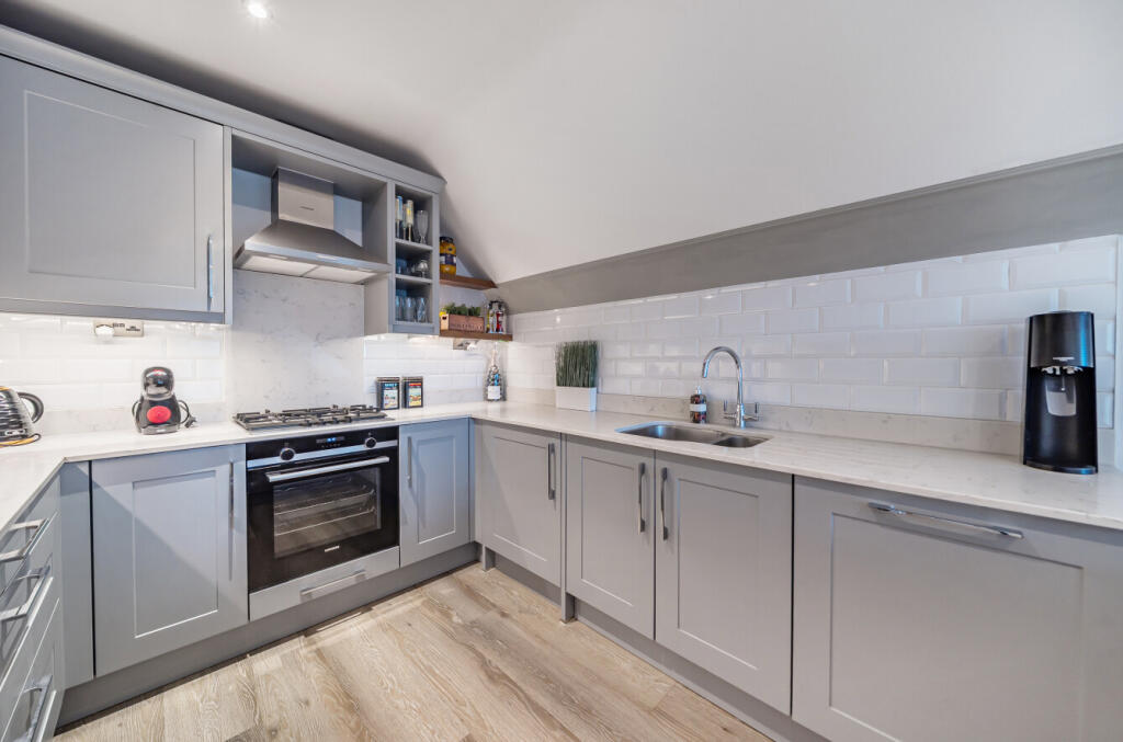 1373947-6-6909f33...