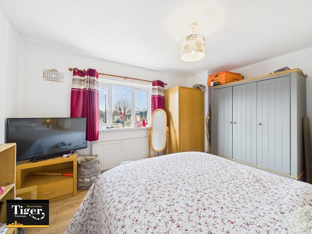 CAM02176G0-PR0526...