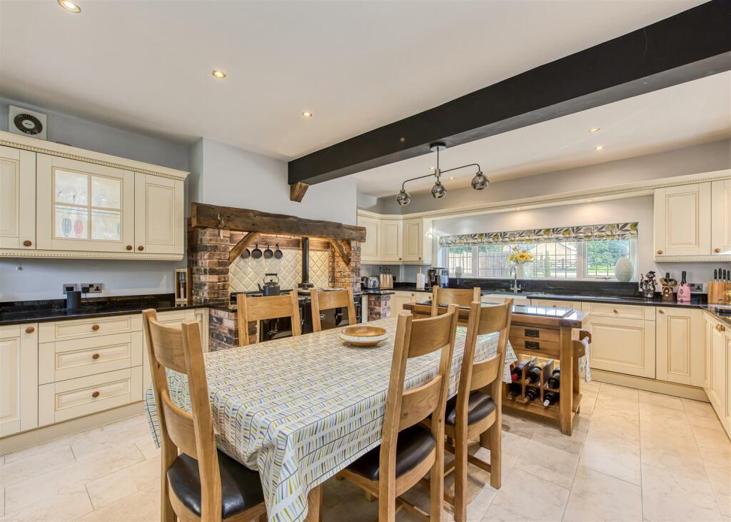 Summer Leys-kitchen1.jpg