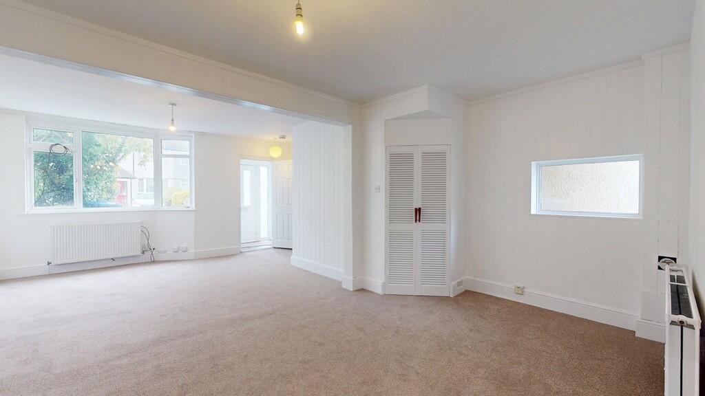 Living room - Ang...