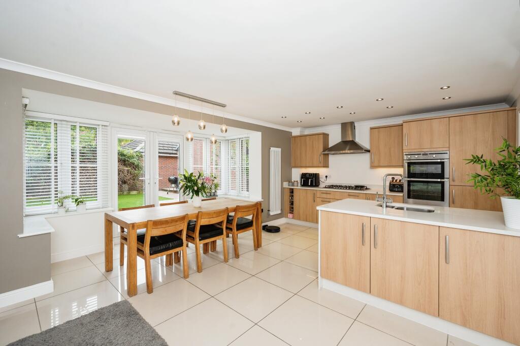 Kitchen/Diner/Family