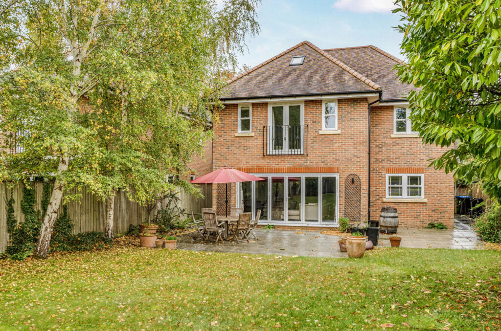 1365747-5-68ecbf8...