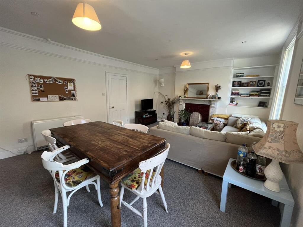 Sitting Room/Dining Room