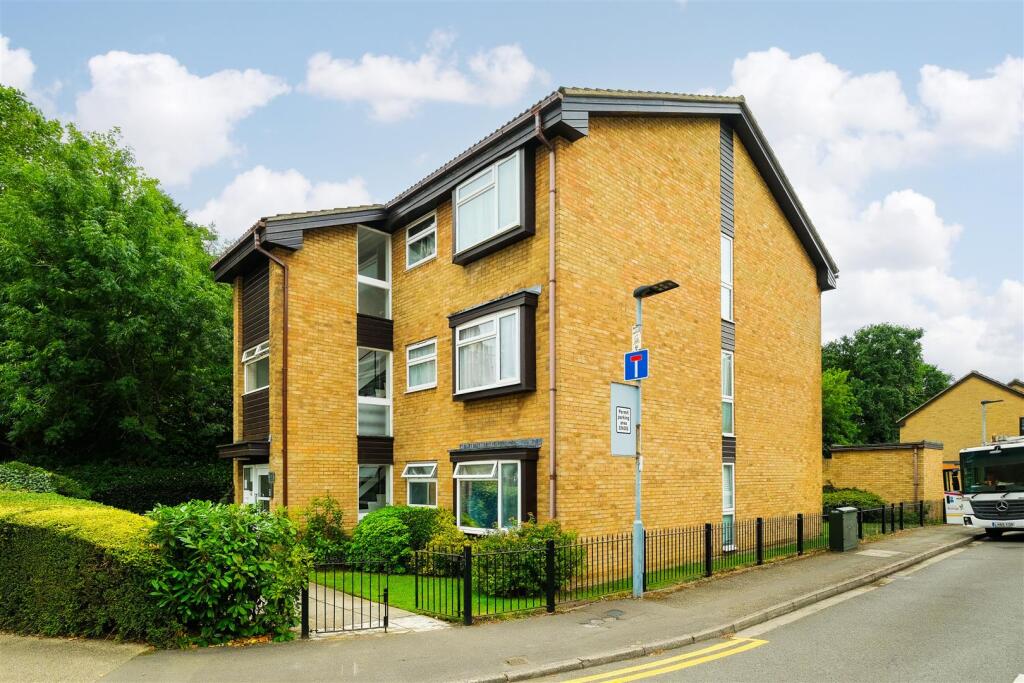 Flat 3, 23 Aldersbrook road-24.jpg