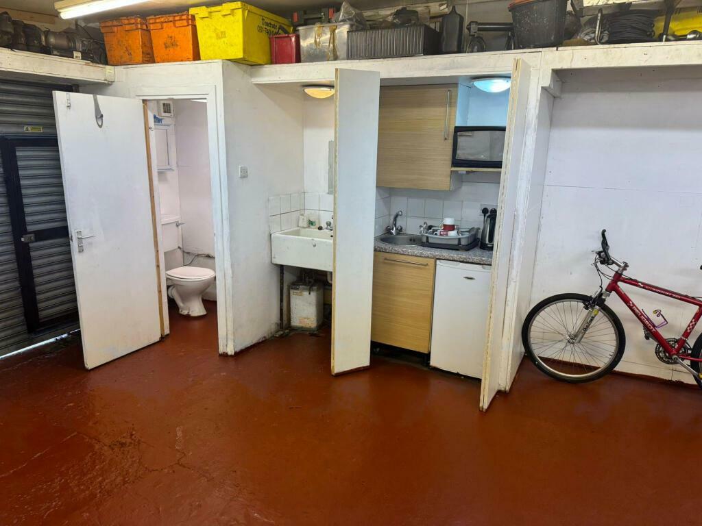 56b Boundary Road - E13 9PR (107).jpeg