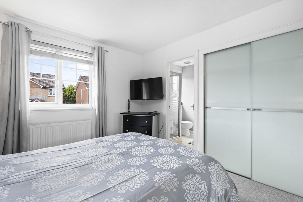 8 Fowler Cresent,...