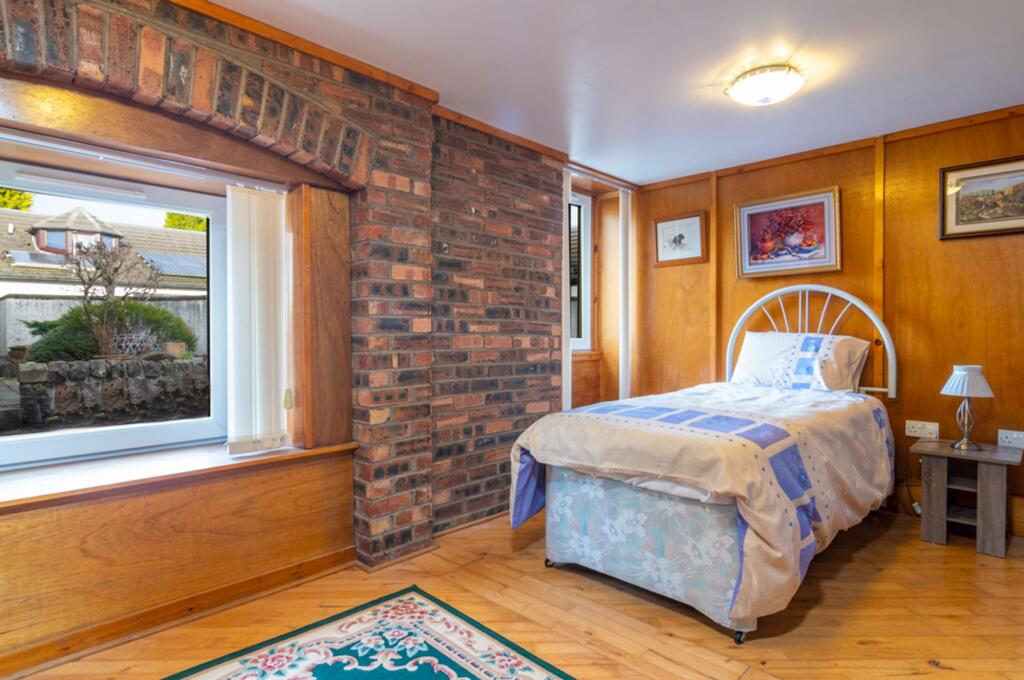 Bedroom 5/ office