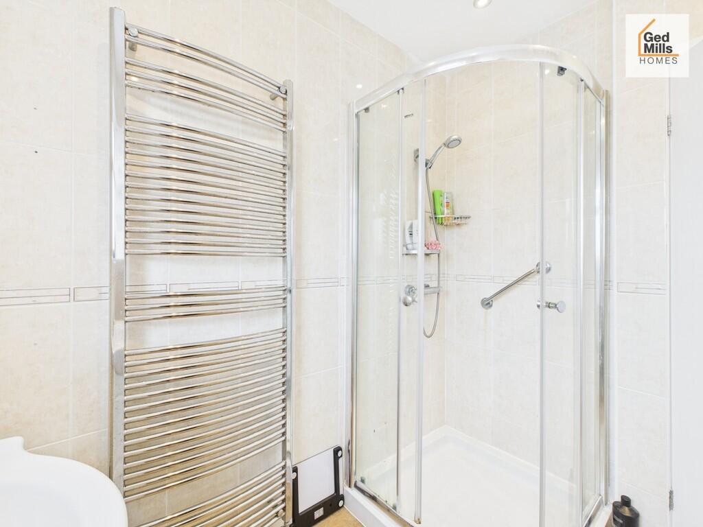 CAM04261G0-PR0032...