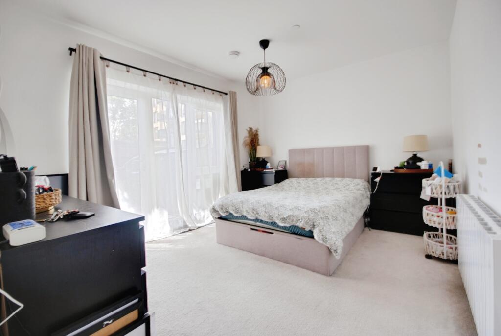 pbox-bedroom-330418.jpg