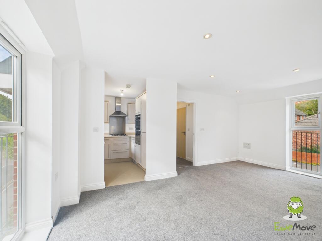 EweMove Estate Agents Basingstoke - Sinclair Drive