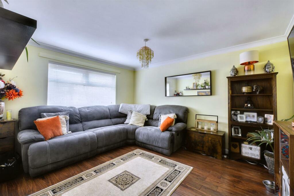 Living Room_1.jpeg