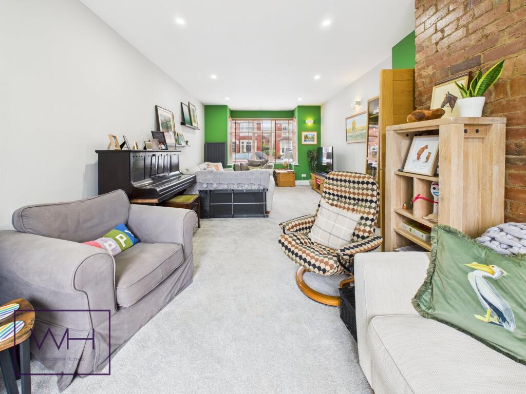 CAM03785G0-PR0282-ST