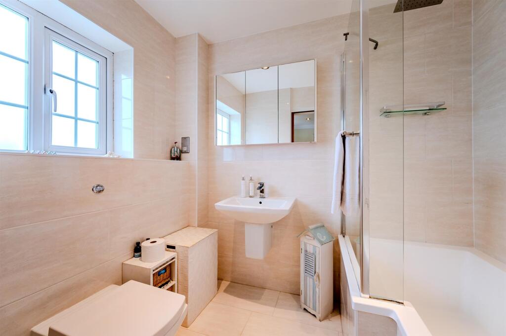 Family Bathroom/WC