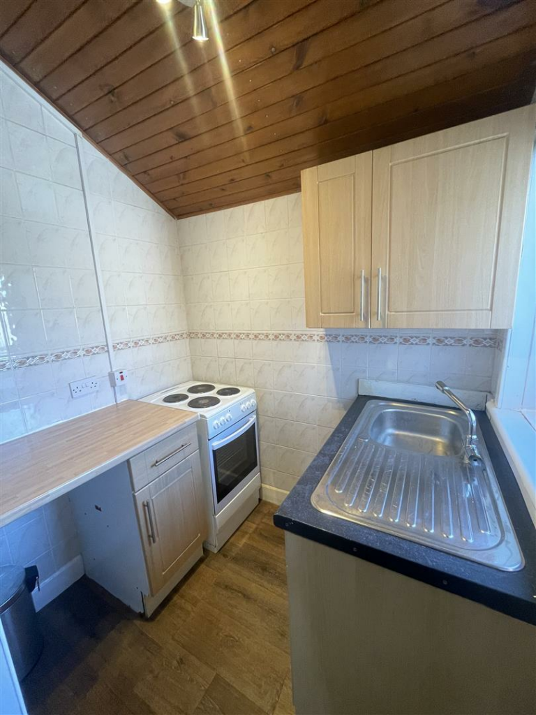 48 Parkend Road Kitchen.png