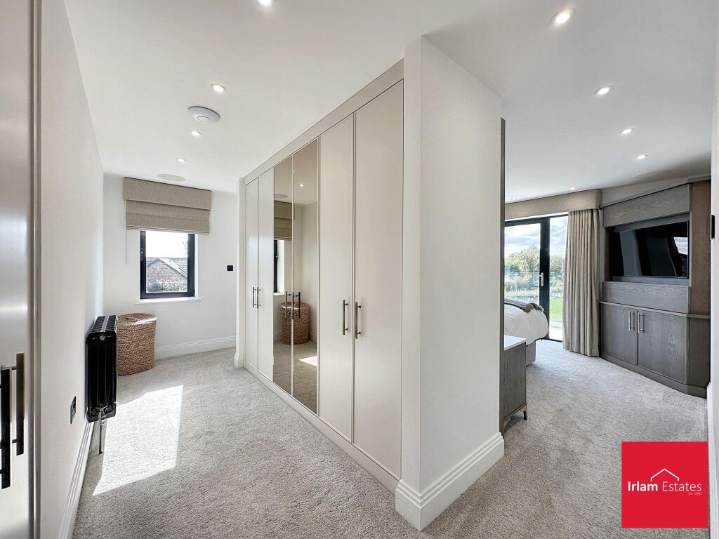 Bedroom 1/Dresser/Ensuite