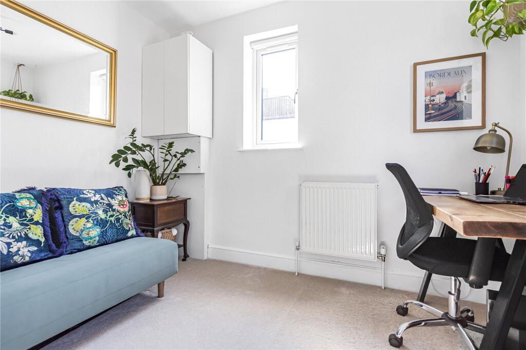 Bedroom/Office