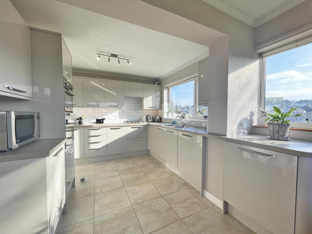 Pilgrim Close 7 - Kitchen FRONT PAGE.jpg