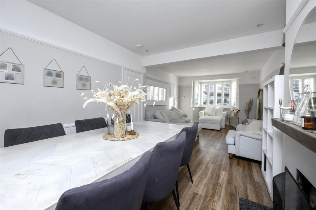 Sitting/Dining Room