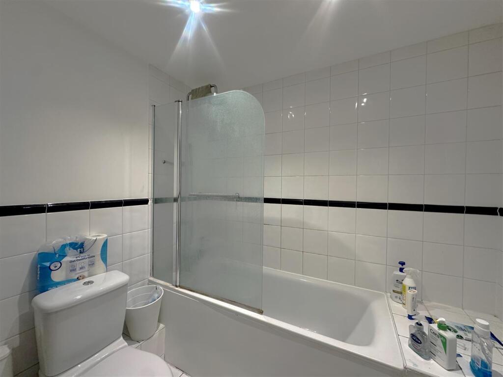 Bathroom, Connexions Building, Eden Harper SW11