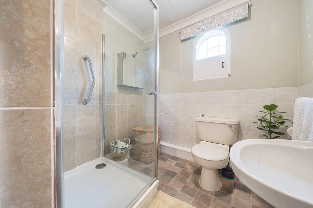 SHOWER ROOM.jpg