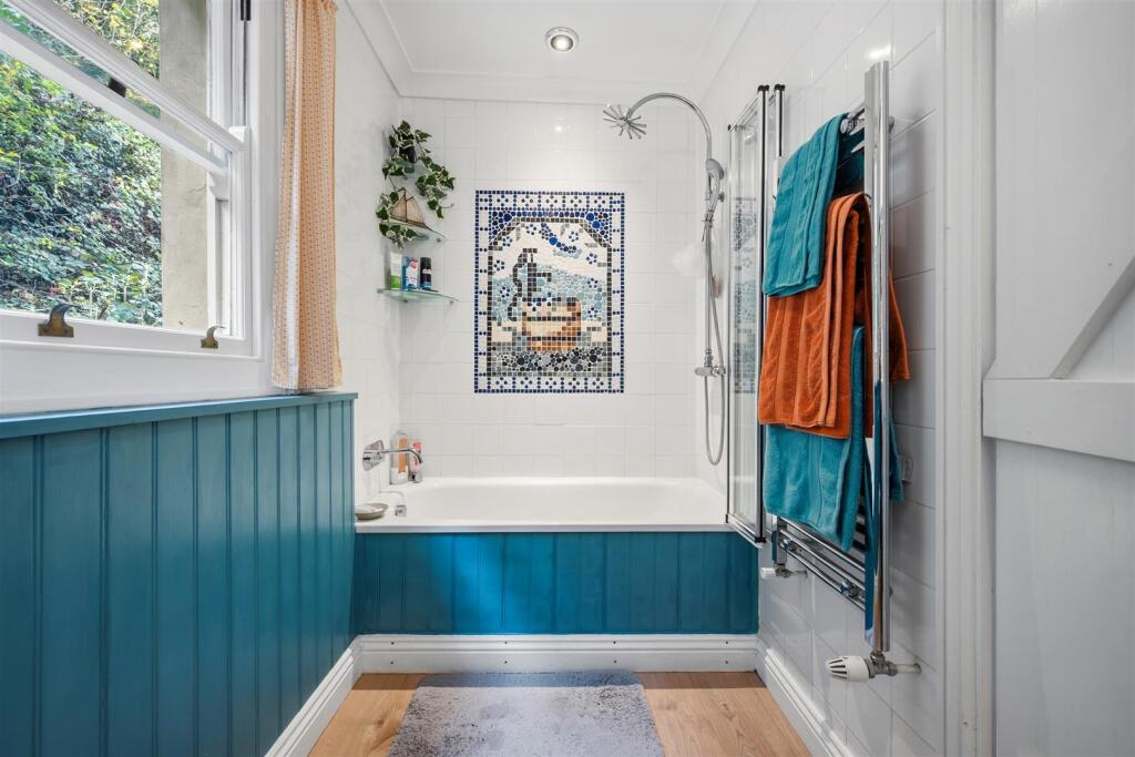 Bathroom - bath.jpg
