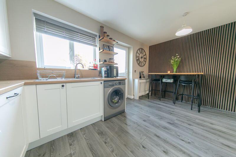 Kitchen &amp; dining room