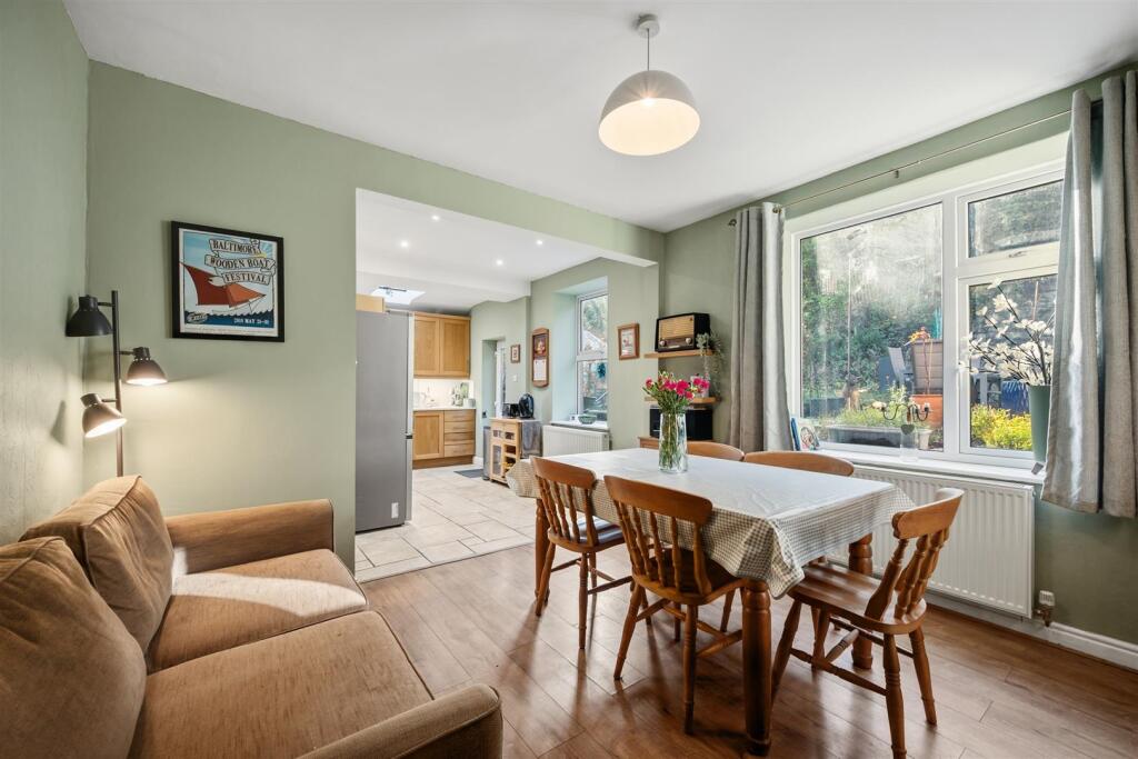 Saxton Mee 3 Undercliffe 0032.jpg