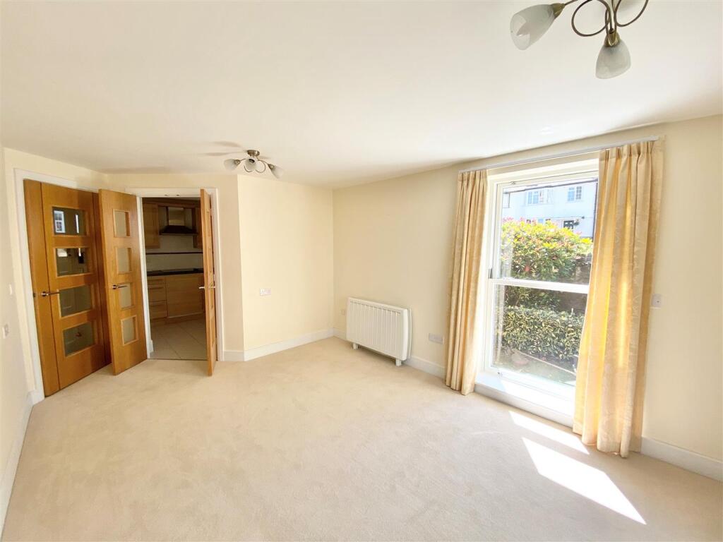 38 Carwright lounge 2.jpg