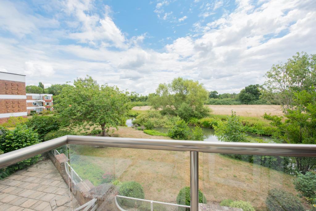 Esher Road, Hersham, Surrey, KT12