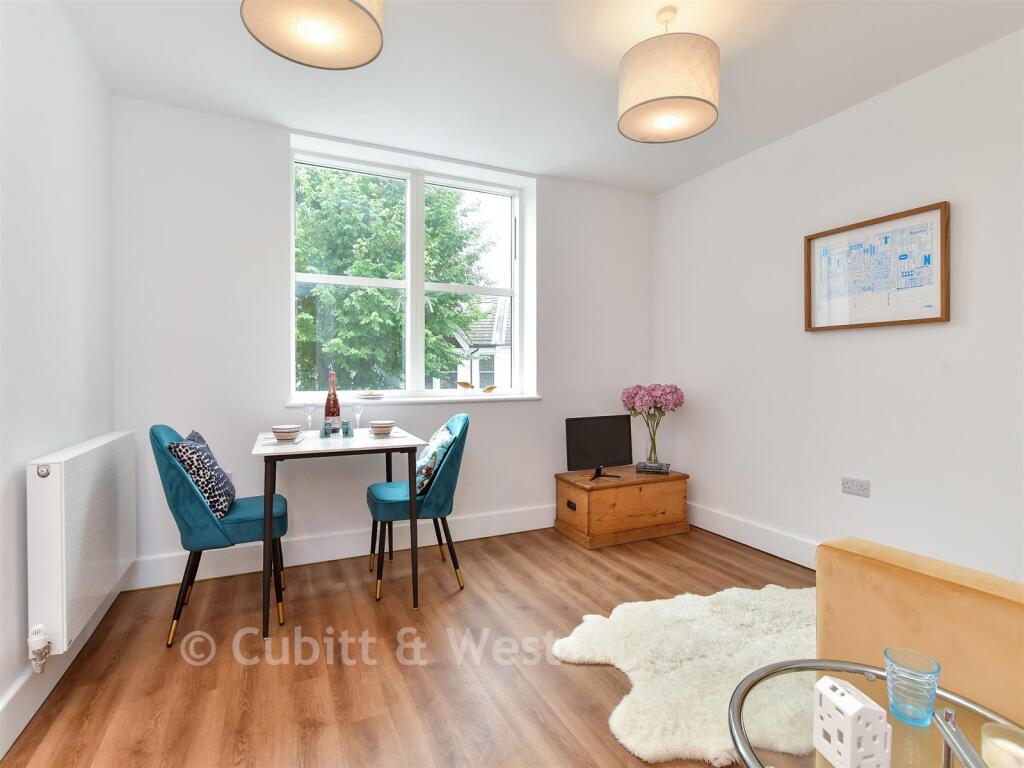 Lounge/Kitchen
