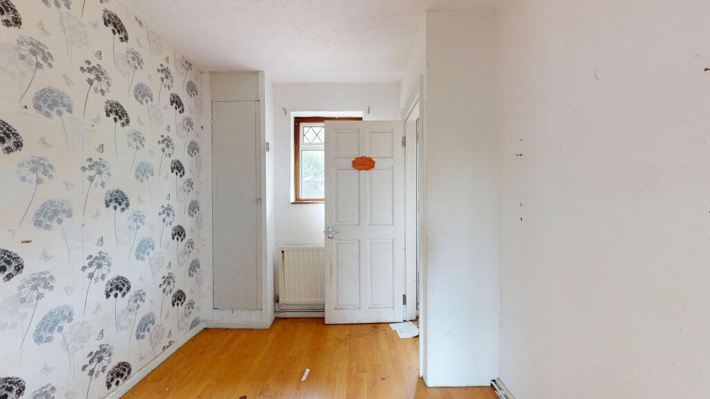 25 Pirbright Crescent, New Addington, Croydon, CR0 0RT