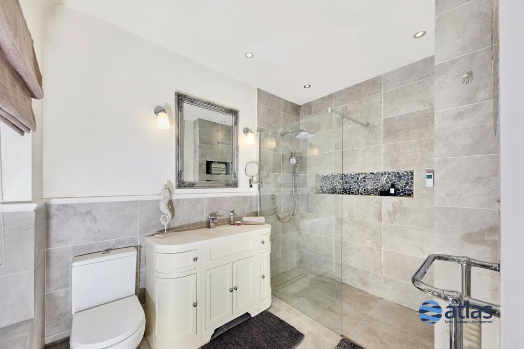 Master Bedroom En-suite