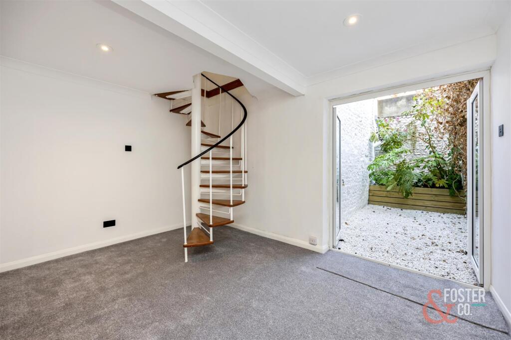 Upper Gardner Street_24-012.jpg