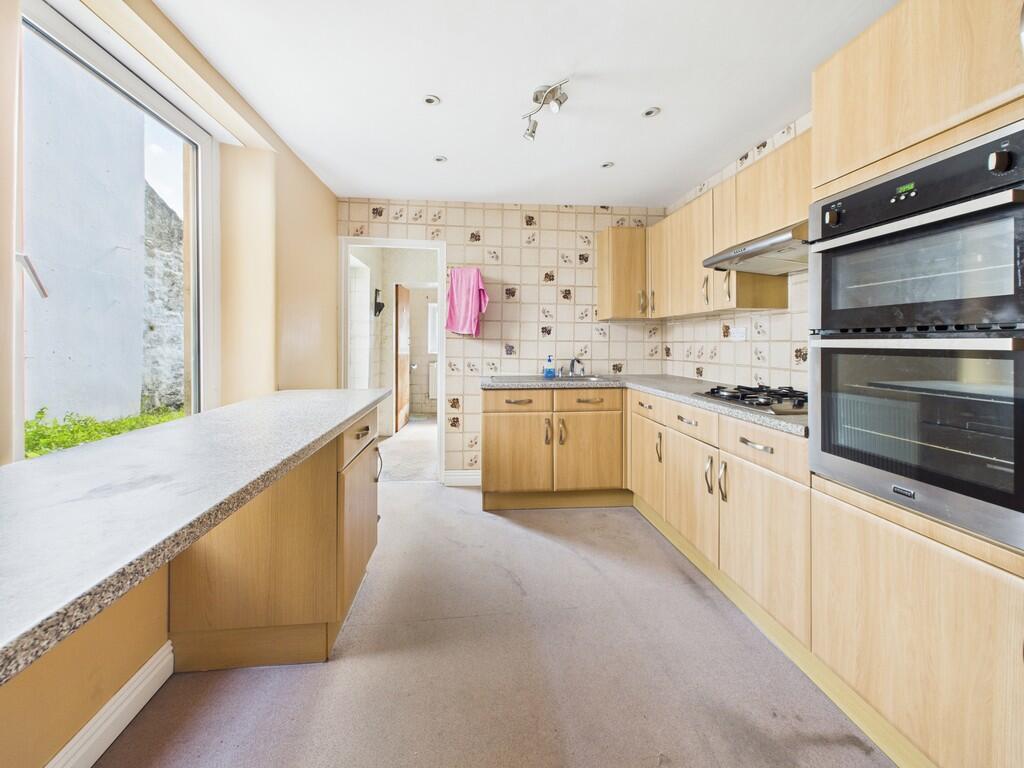 CAM03974G0-PR0215...