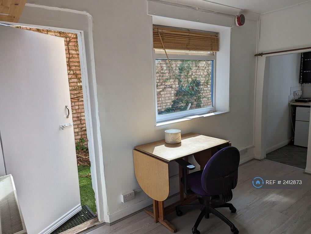 Studio Room