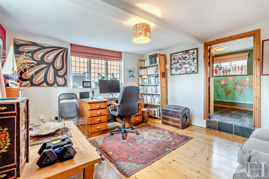 8658493-interiorW...