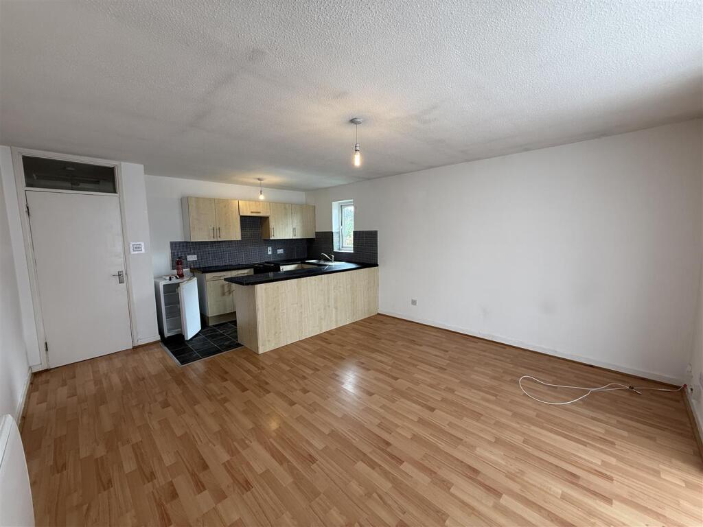 Open plan kitchen/Reception