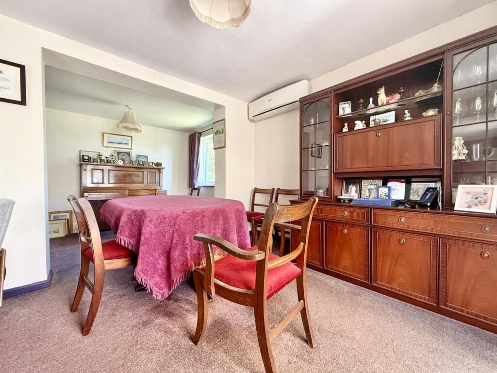 DiningRoom.jpg