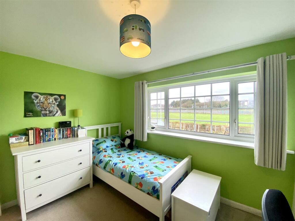 BEDROOM 2