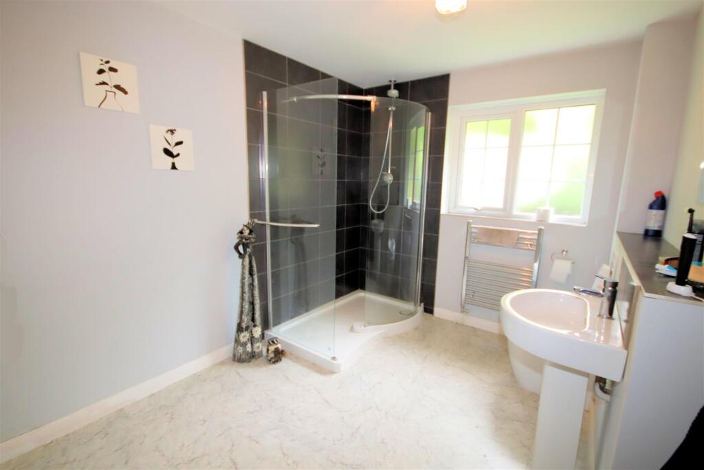 Family Shower Room 1