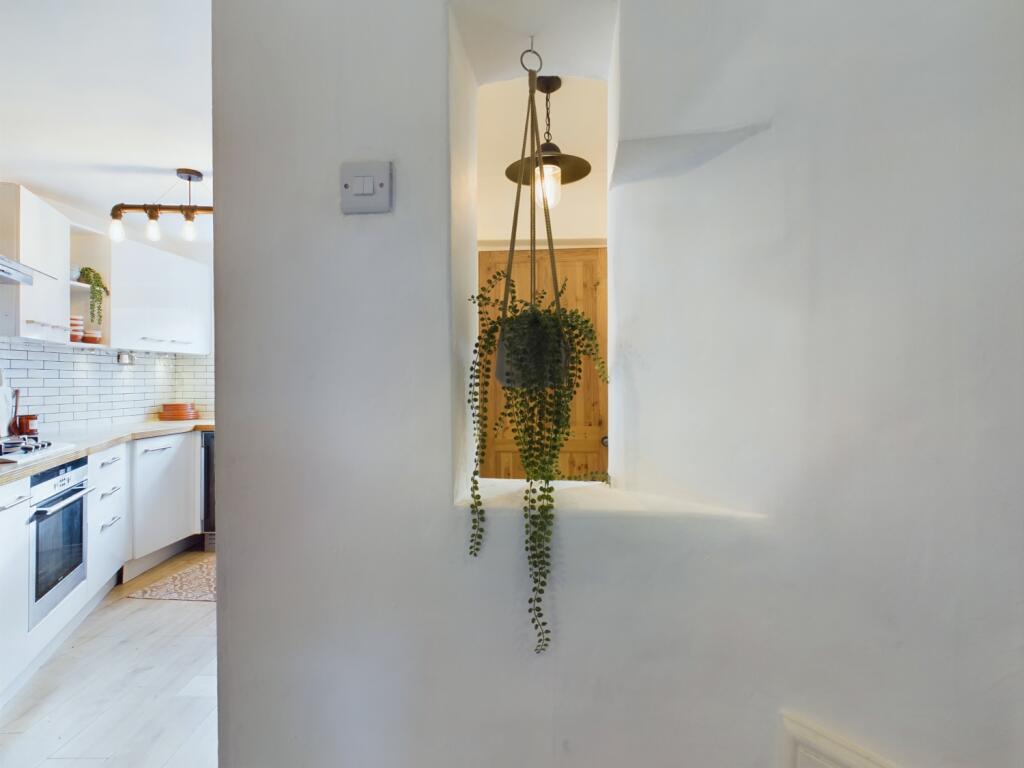 CAM03162G0-PR0183-STILL008