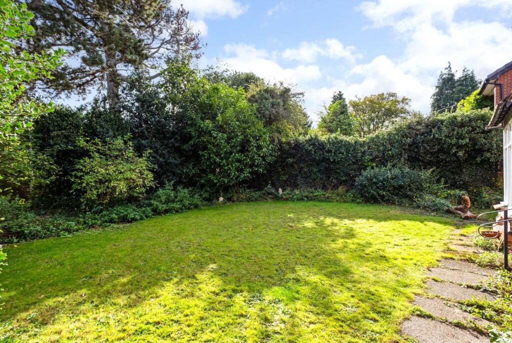 Muskegon, Lime Grove Avenue, Chilwell, Nottingham, NG9 4AR