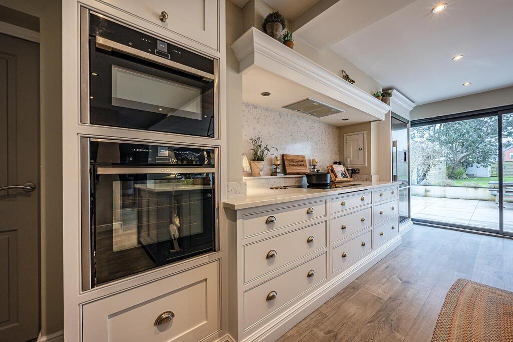 22MilvtnRdKnwKt7s copy.jpg