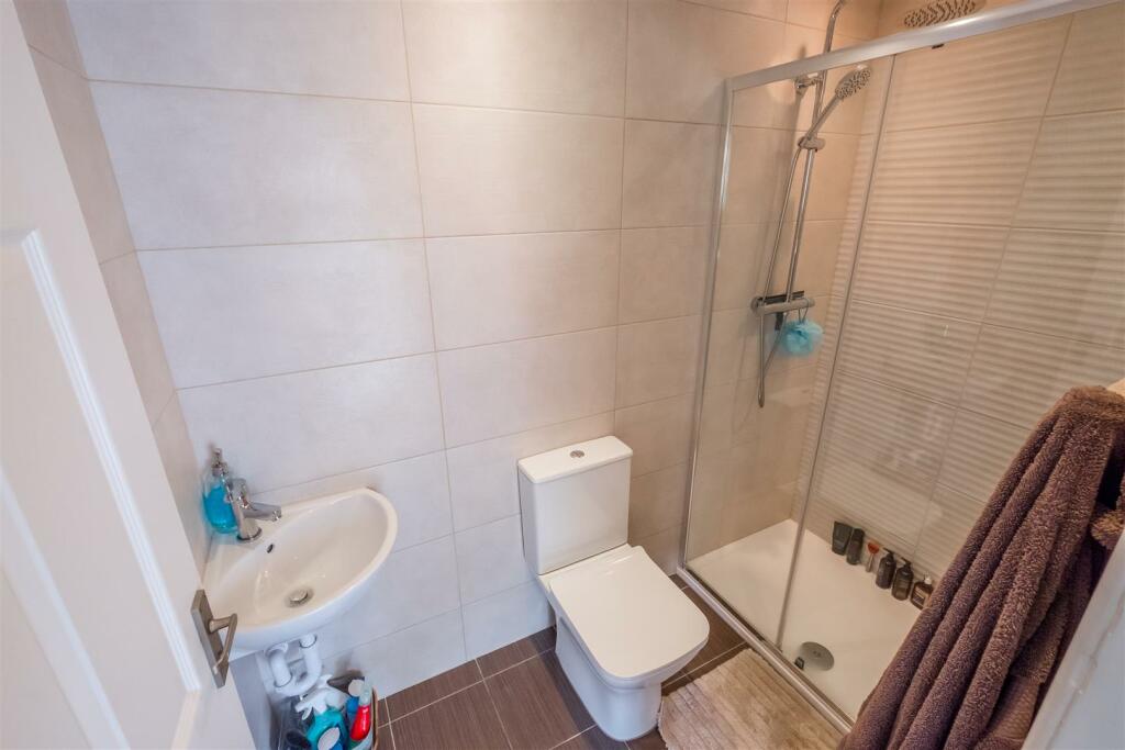 SHOWER ROOM.jpg