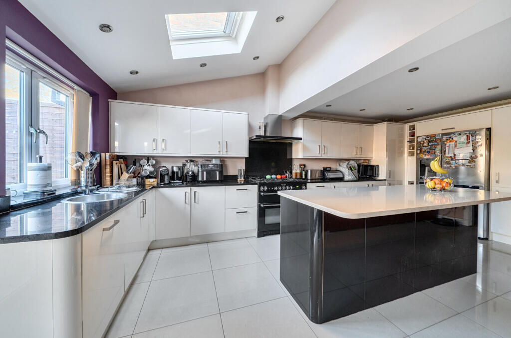 1396044-6-695e4db...