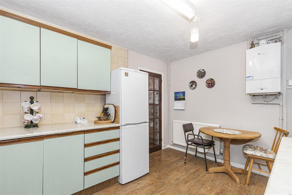 Kitchen 3.jpg
