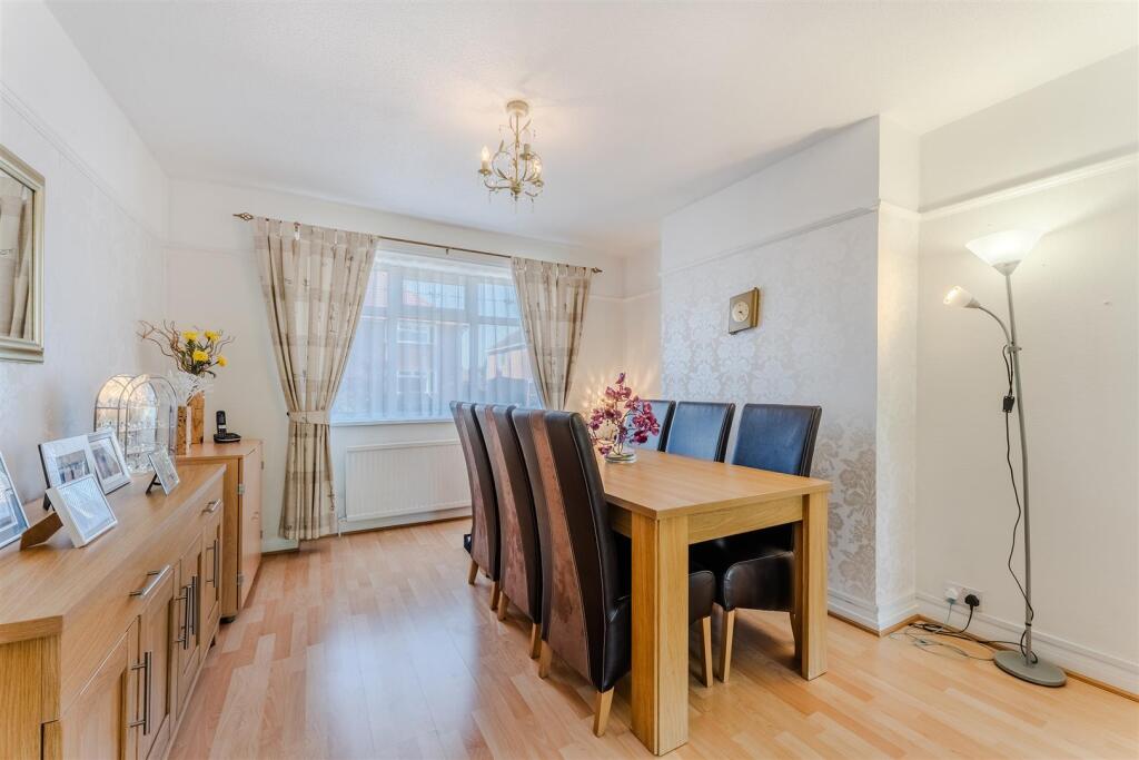 Lounge/Dining Room